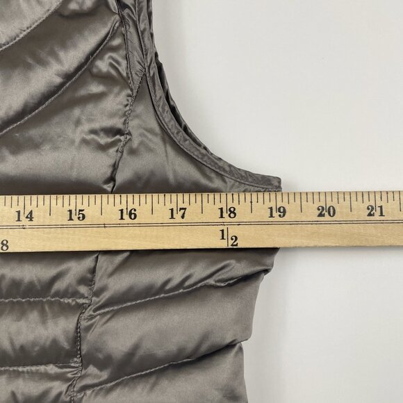 Bernardo Goose Down Puffer Vest Women's Size S Full Zip and Pockets Gray /Silver - Picture 3 of 6